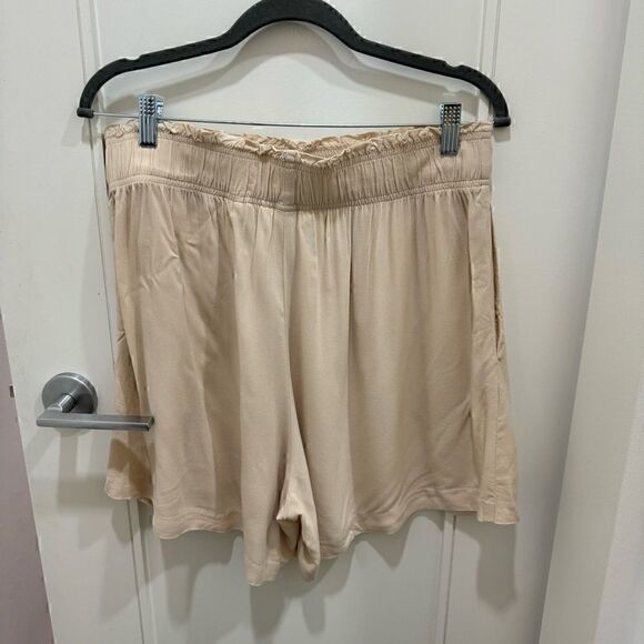 H&M Cream Shorts Size L - Picture 2 of 7